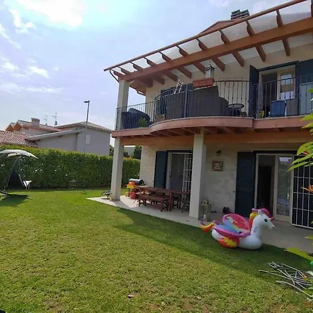 Appartamento Con Giardino Privato E Piscina